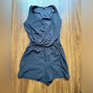 old navy romper black - medium